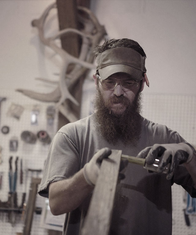 堅持、專注。無論外界環(huán)境如何變化，“匠人”對自己做的額事情，有著高度的堅守。