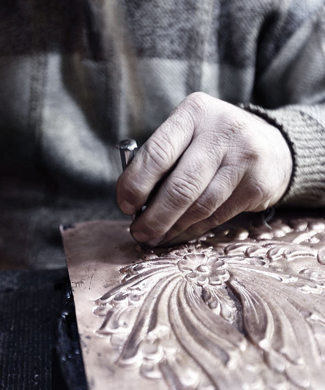 敬畏、入魂。“匠人”在工作時，將自己的“心意”和“魂魄”注入作品之中。